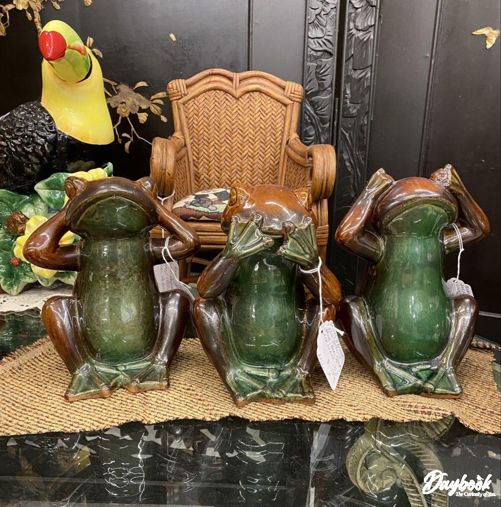 3 green glass frog figures- hear, see, speak no evil